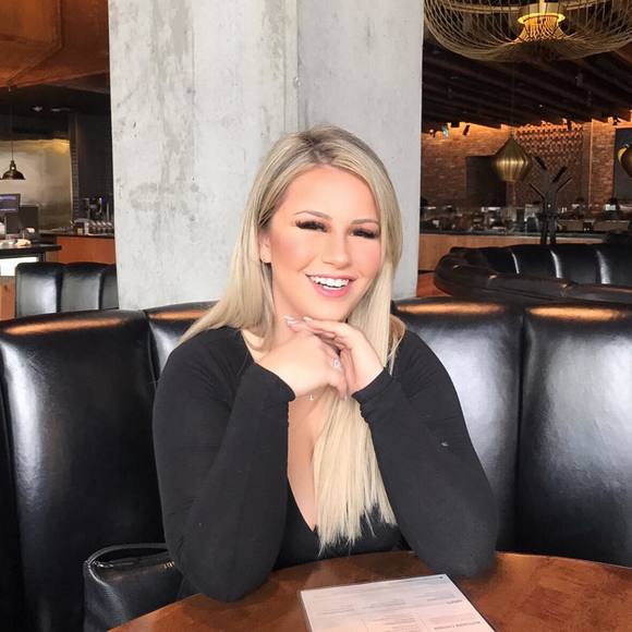 Meet your Posher, Lauren - Picture 1 of 1